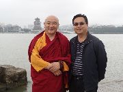 皈依时与活佛合影