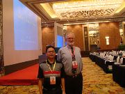 李院长在第二届国际口腔种植学会（ITI）中国研讨会上与香港大学牙周病学教授Eamonde F.CORREJ 合影